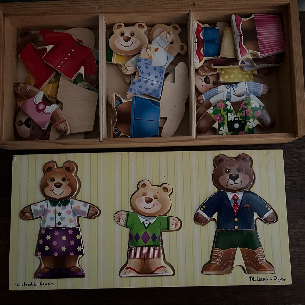 Melissa & Doug Wooden Three Bears Puzzle Play Board/ Storage box